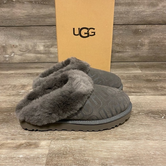 UGG | Cluggette Ugg Graphic In Charcoal Grey Size 5 NEW - Picture 1 of 10